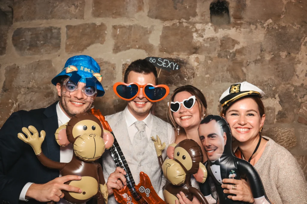 Gruppenfoto mit der Fotobox – unvergessliche Erinnerungen auf eurer Party.