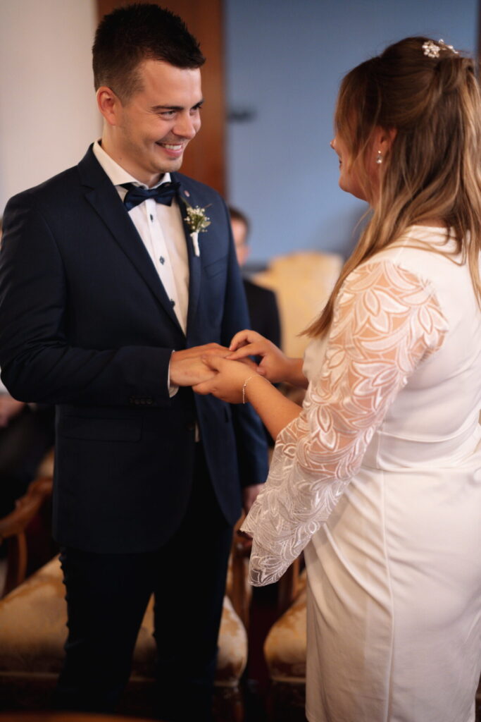 Echte Emotionen in Bildern – Hochzeitsfotograf für das Standesamt Bamberg. Romantische Standesamt-Hochzeit – liebevolle Erinnerungen in Bildern.