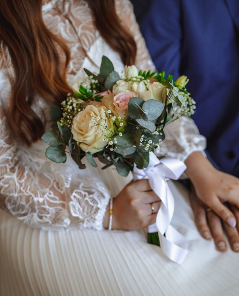 Euer Hochzeitstag perfekt eingefangen – stilvolle Fotos für Social Media & mehr! Glückliche Braut & Bräutigam – stilvolle Hochzeitsfotos für Instagram & TikTok