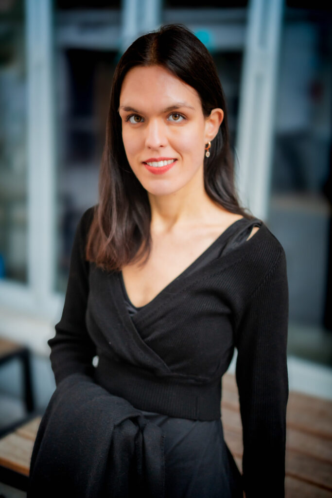 Businessportrait vor urbanem Hintergrund